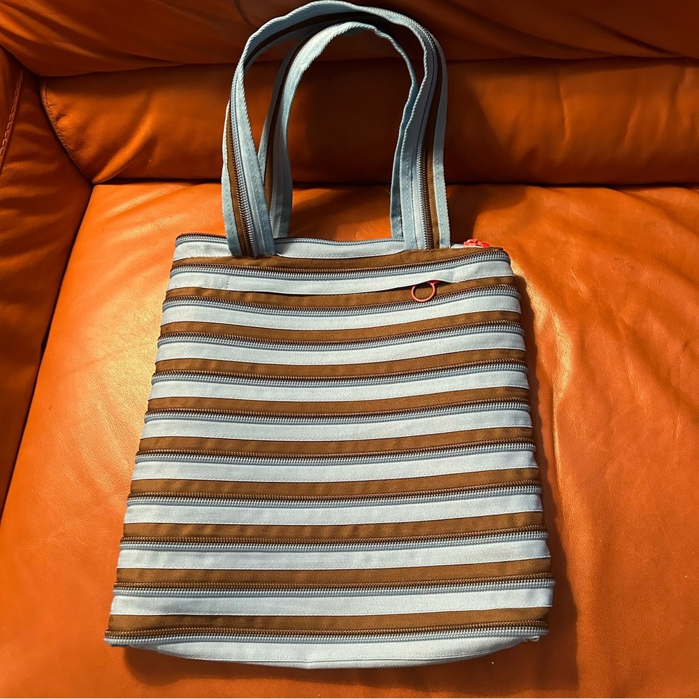 Zipit bag new with out tags
